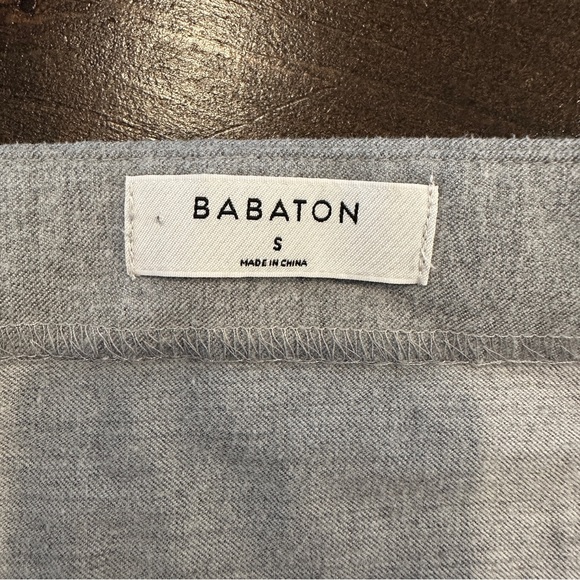 Aritzia Babaton Malik Blouse Top Grey Off The Shoulder Size Small Women’s - Picture 11 of 14